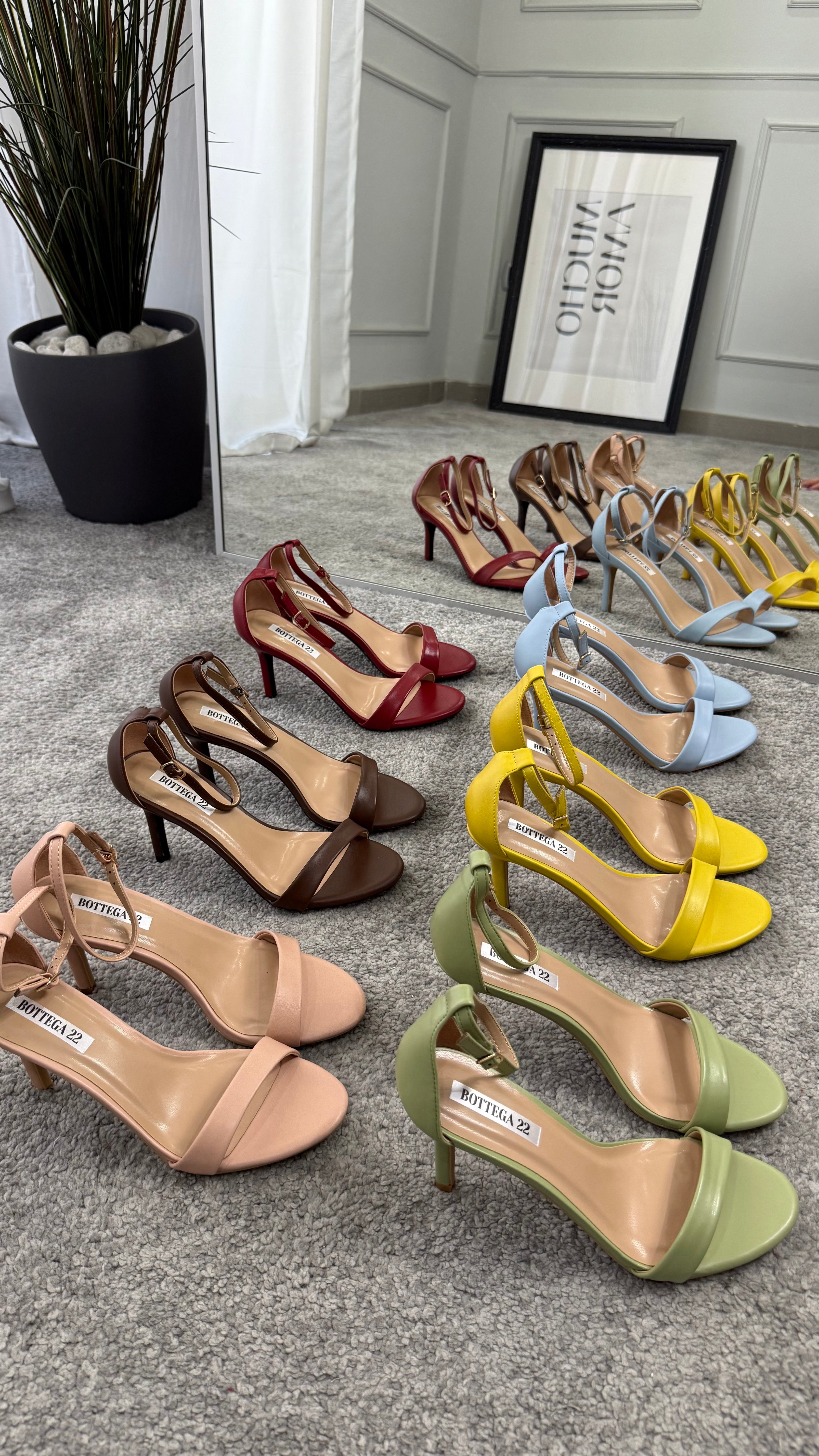 Sandalo basic colors by Giel Store