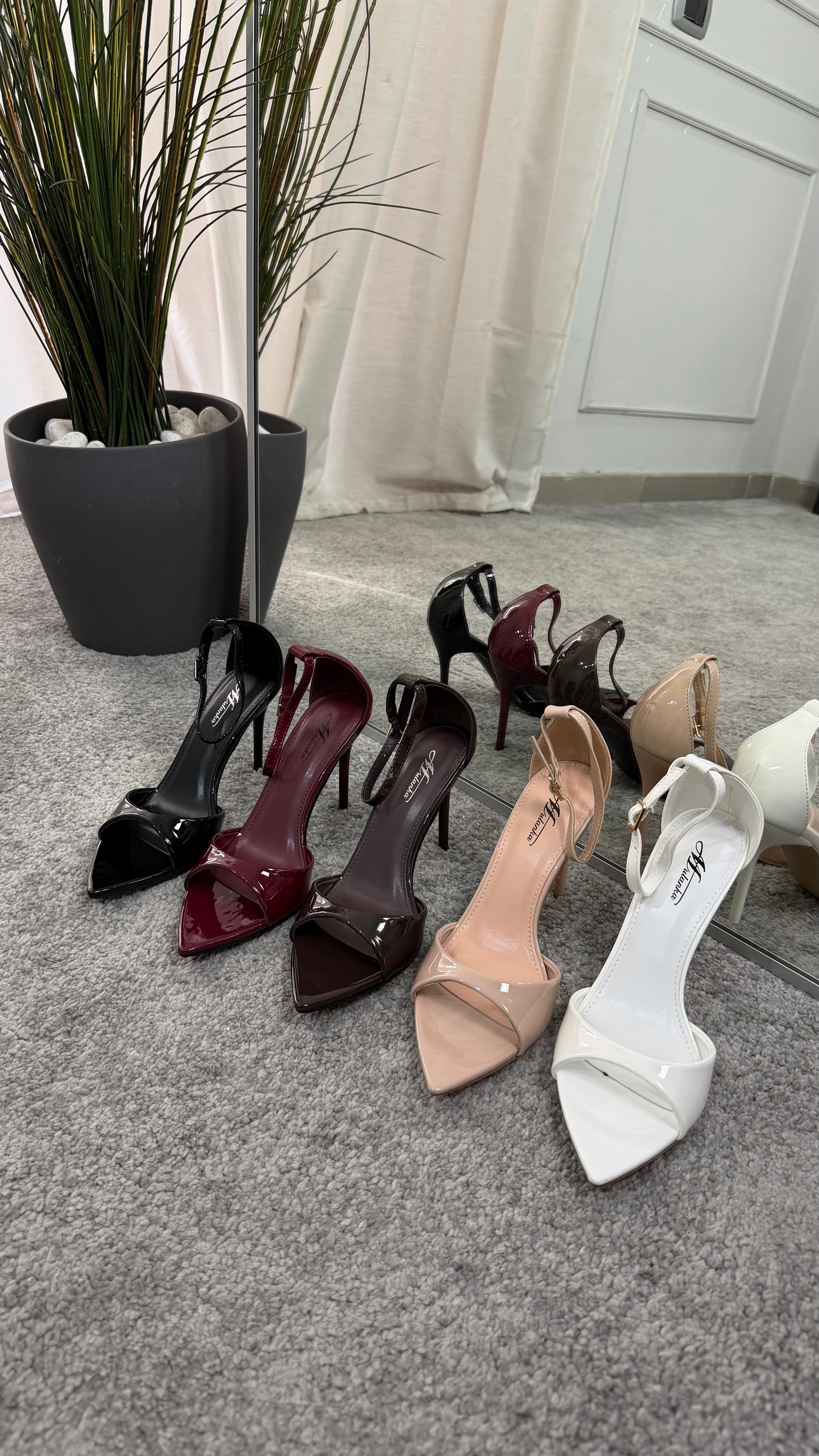 Sandalo Eleonora vernice