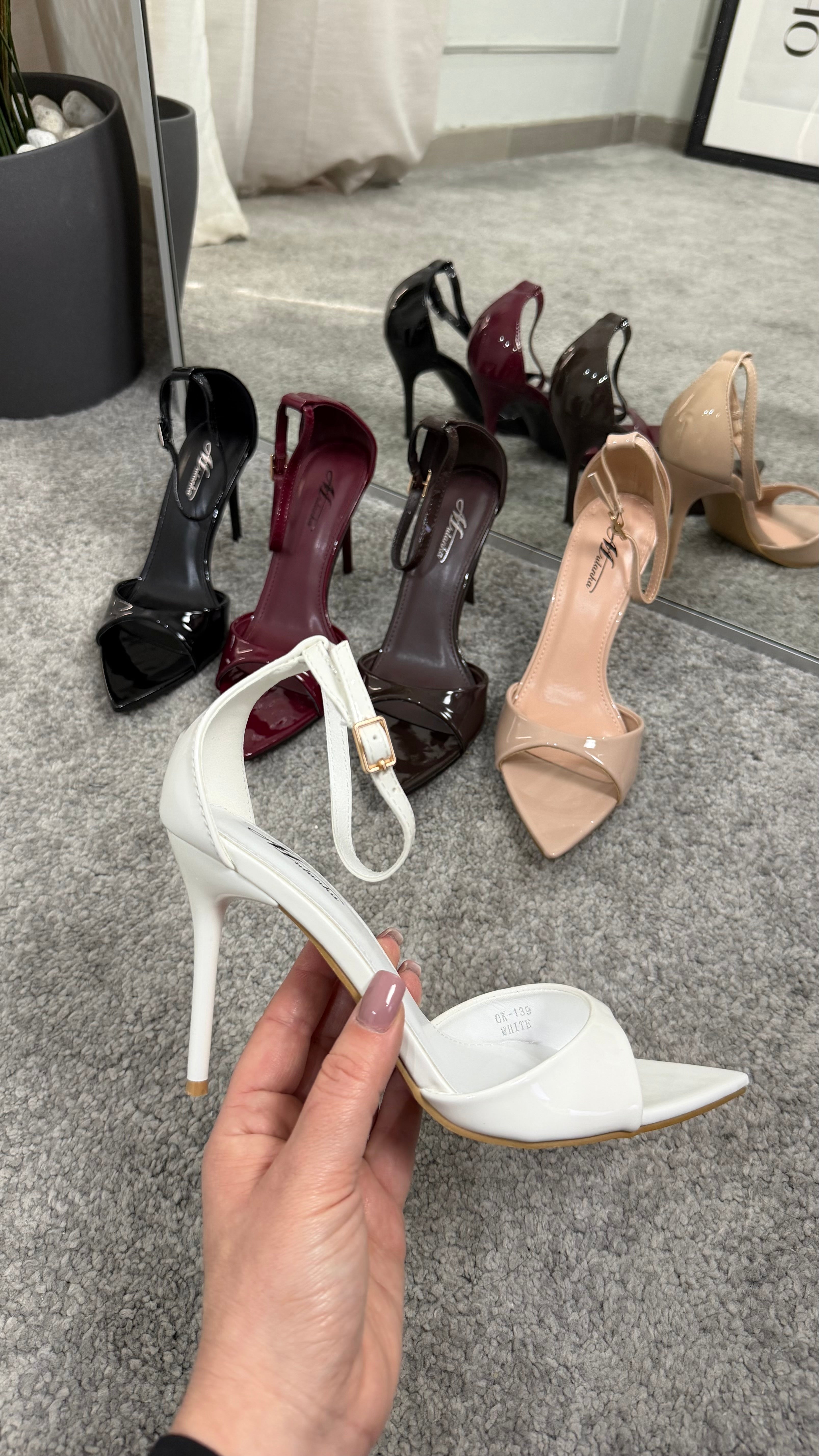 Sandalo Eleonora vernice