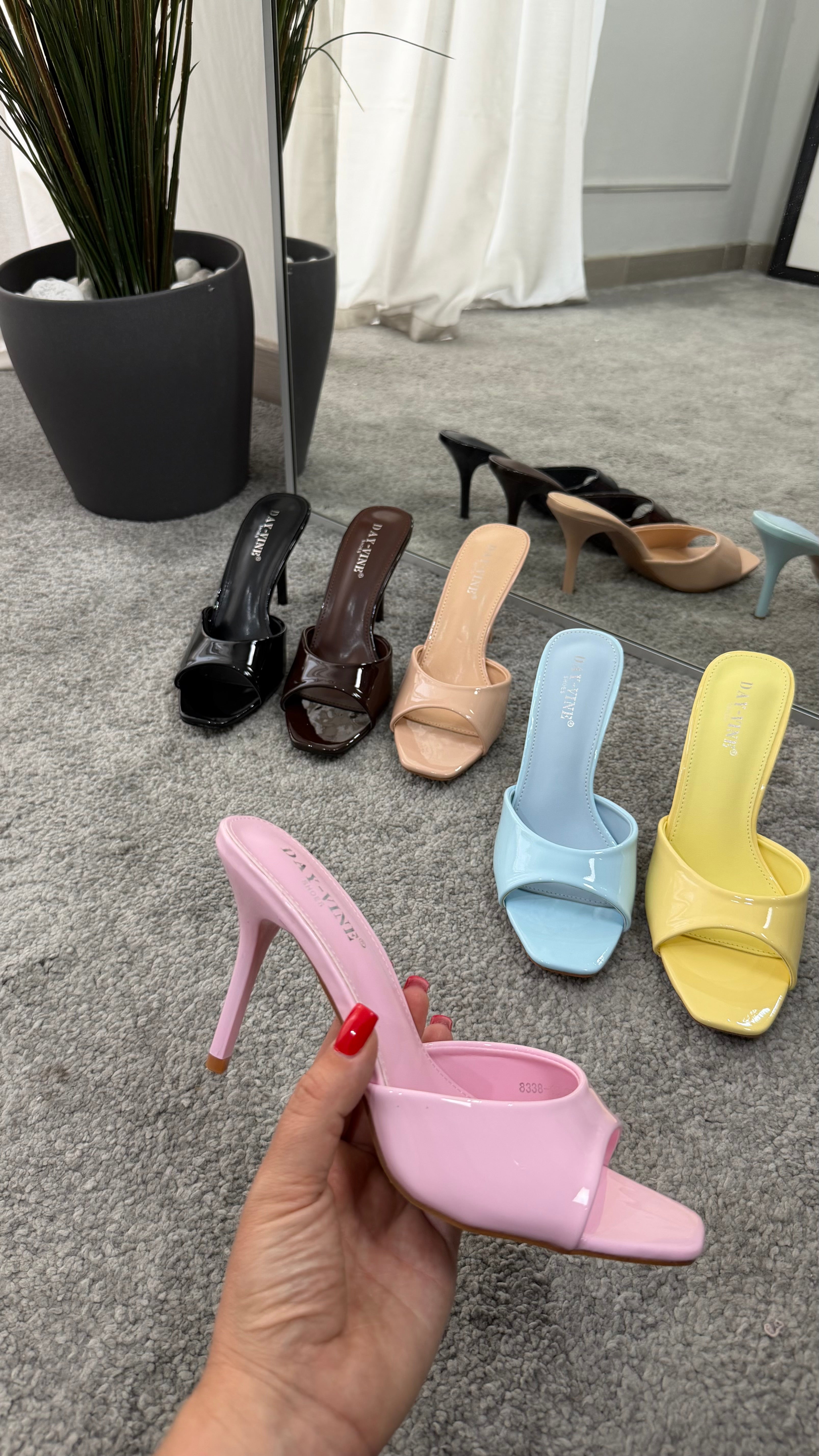 Mules vernice punta quadrata