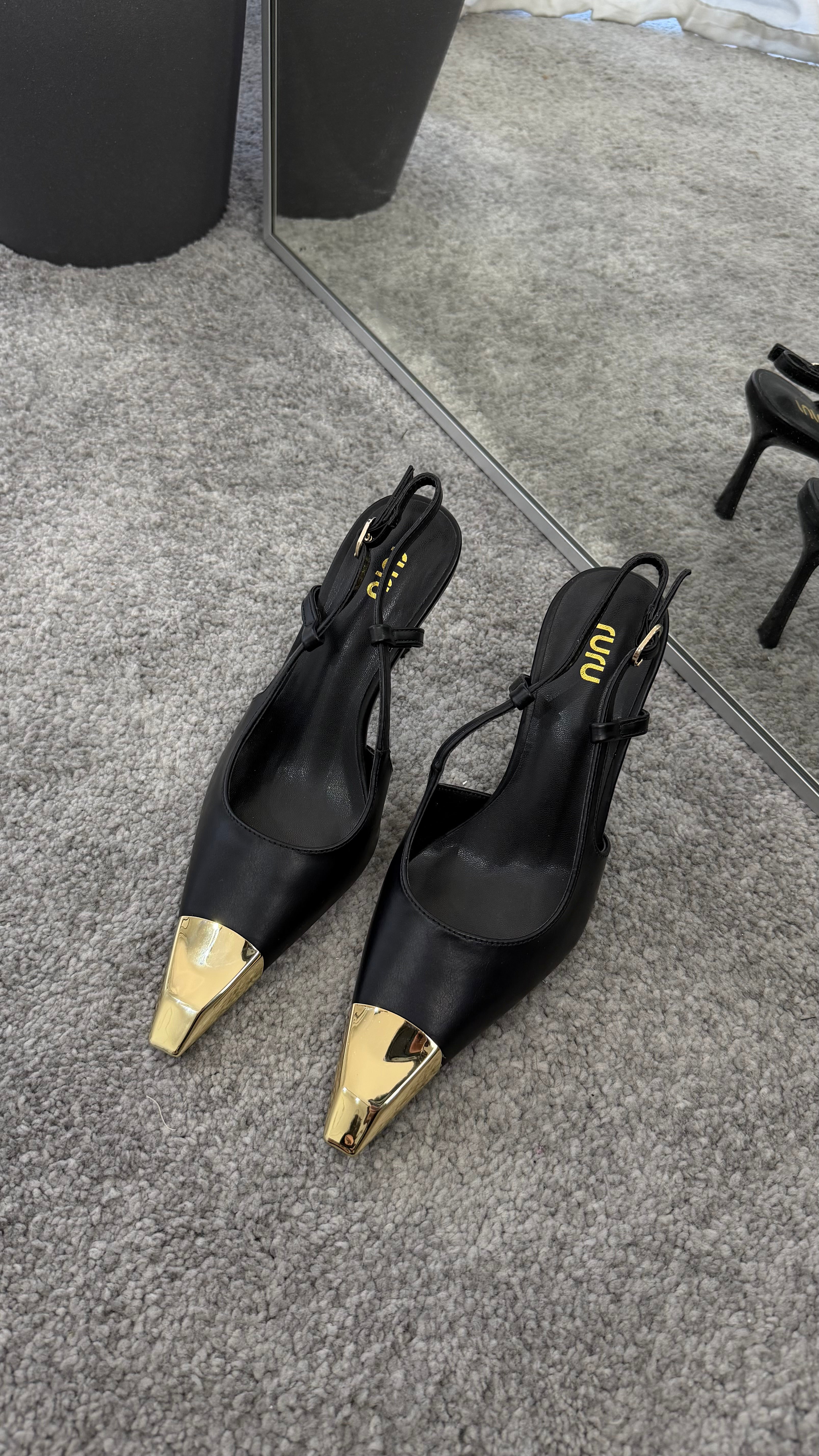 Slingback punta oro