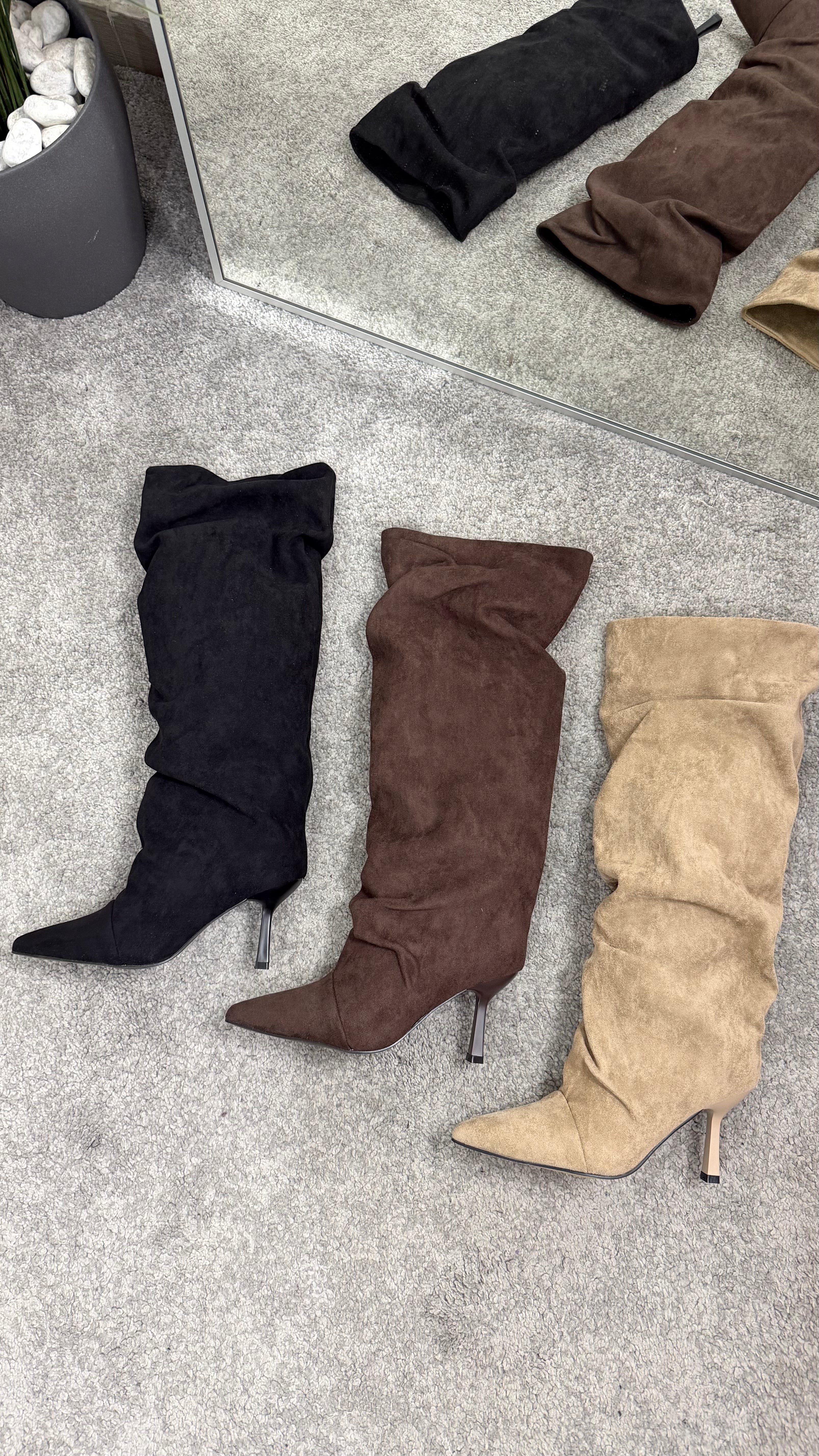 Stivale scamosciato gamba larga