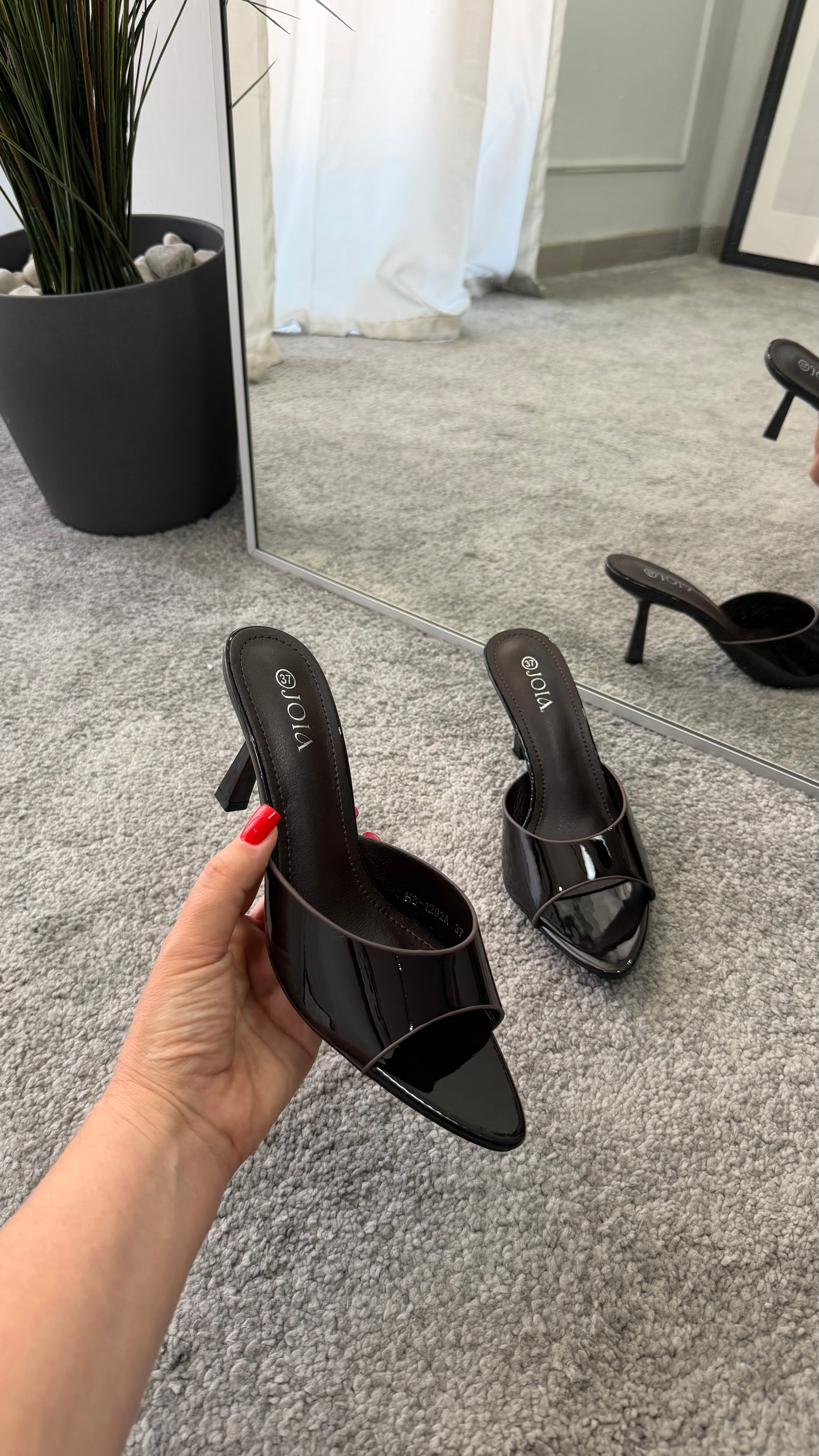 Mules vernice brown