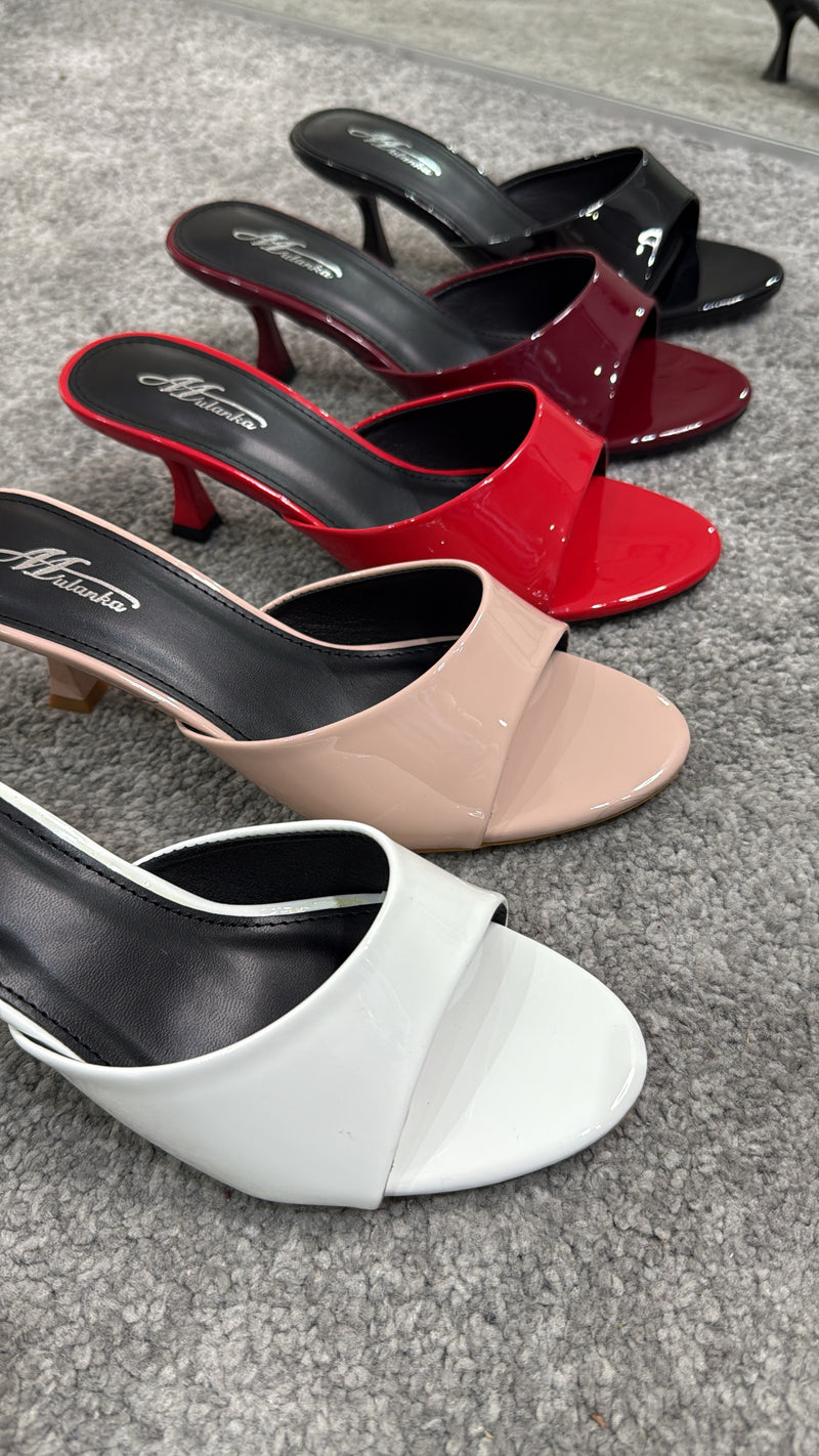 Mules vernice