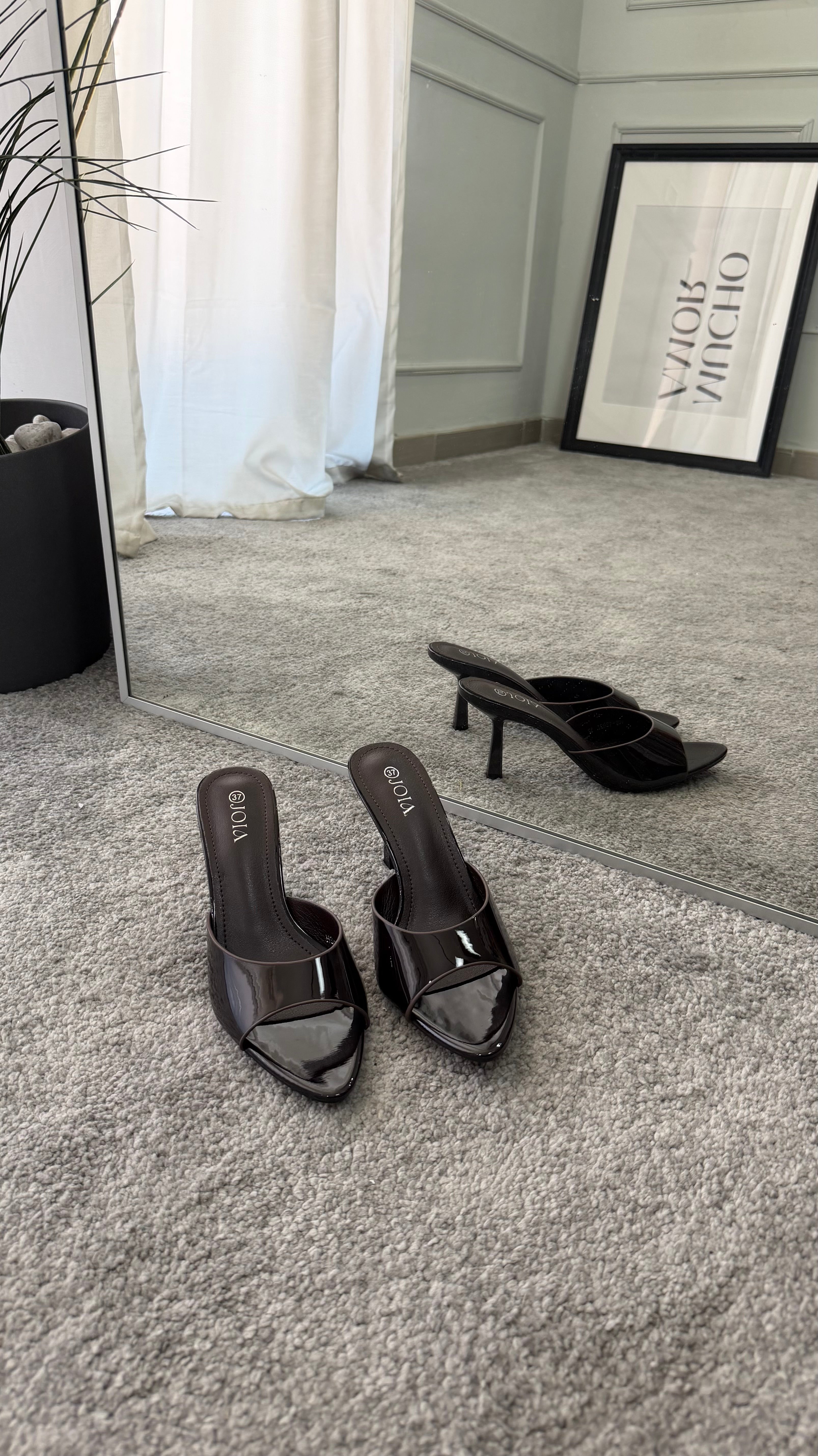 Mules vernice brown